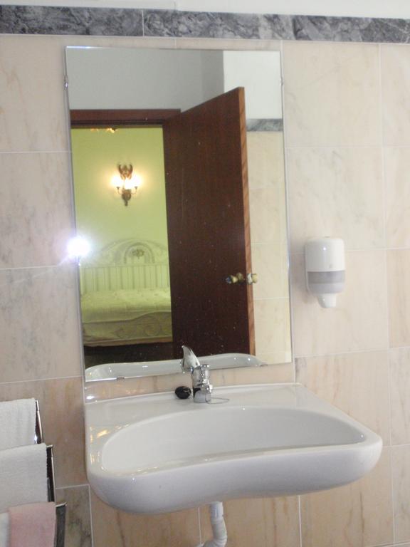 "O Viajante" Low Cost Hotel Estremoz Pokoj fotografie