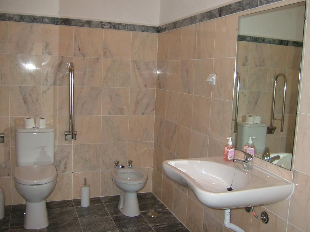 "O Viajante" Low Cost Hotel Estremoz Pokoj fotografie