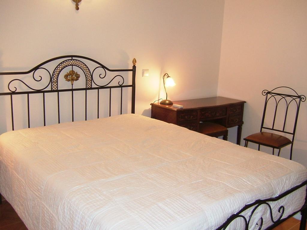 "O Viajante" Low Cost Hotel Estremoz Pokoj fotografie