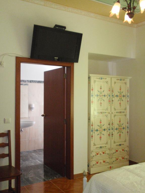 "O Viajante" Low Cost Hotel Estremoz Pokoj fotografie